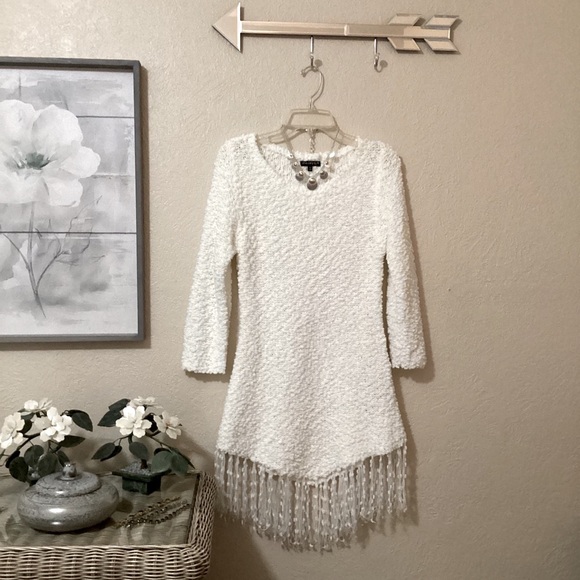 Chaudry Tunic Top Plush White Boucle Knotted Fringe Hem 3/4 Sleeve Size Small - Picture 9 of 16
